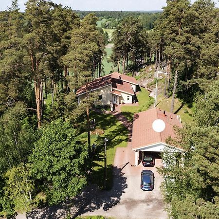 Villa Tammikallio Guest House, Near The Airport - Kodikas Vierasmaja Tuusulassa Exterior photo